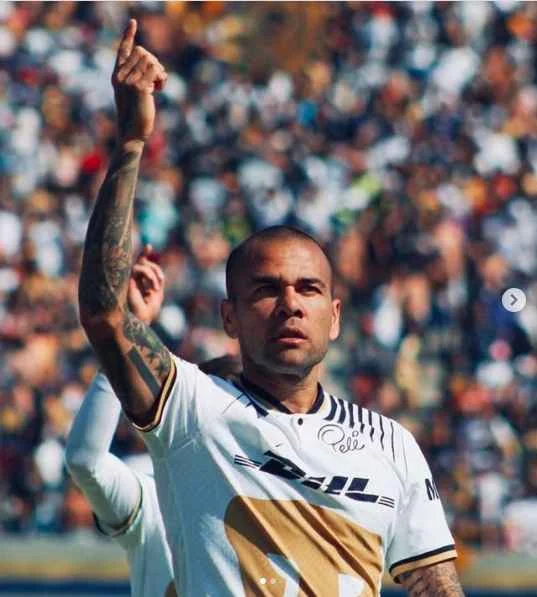 Dani Alves Vermögen, Eltern, Alter, Ehefrau, Kinder, Größe