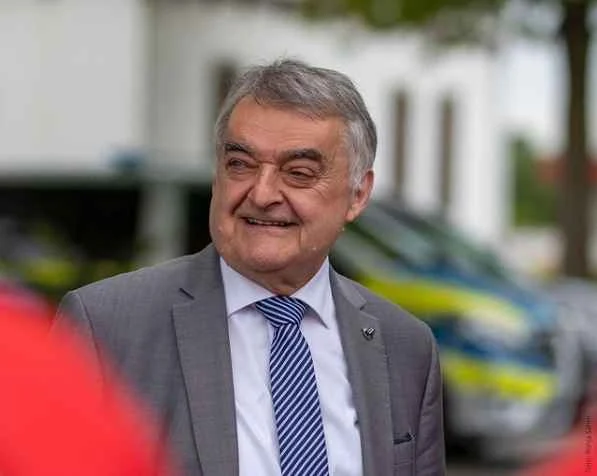 Herbert Reul Krankheit, Vermögen, Eltern, Alter, Ehefrau, Kinder